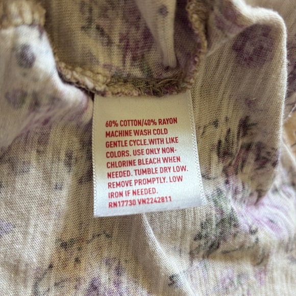 Beige and Purple Pastel Floral Shirt with Zippered Back and Front Pocket Size XS - Picture 4 of 5